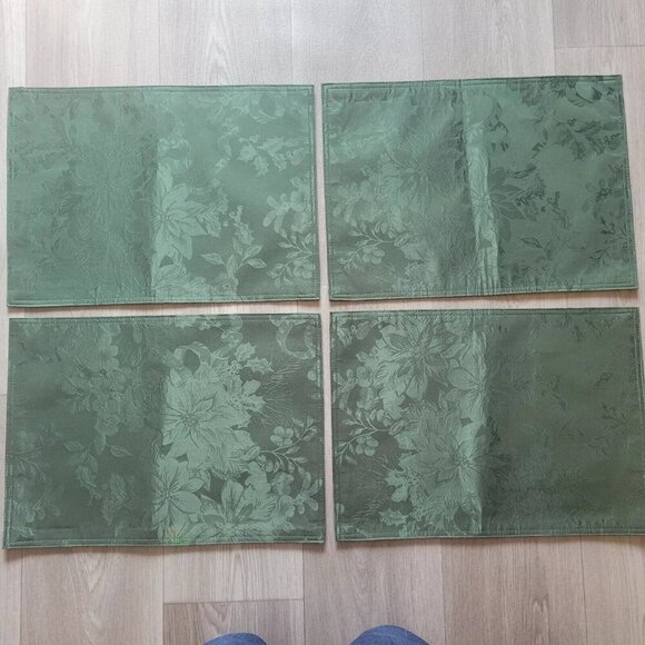 Green Poinsettia Placemats Set Of 4 New - Picture 1 of 6